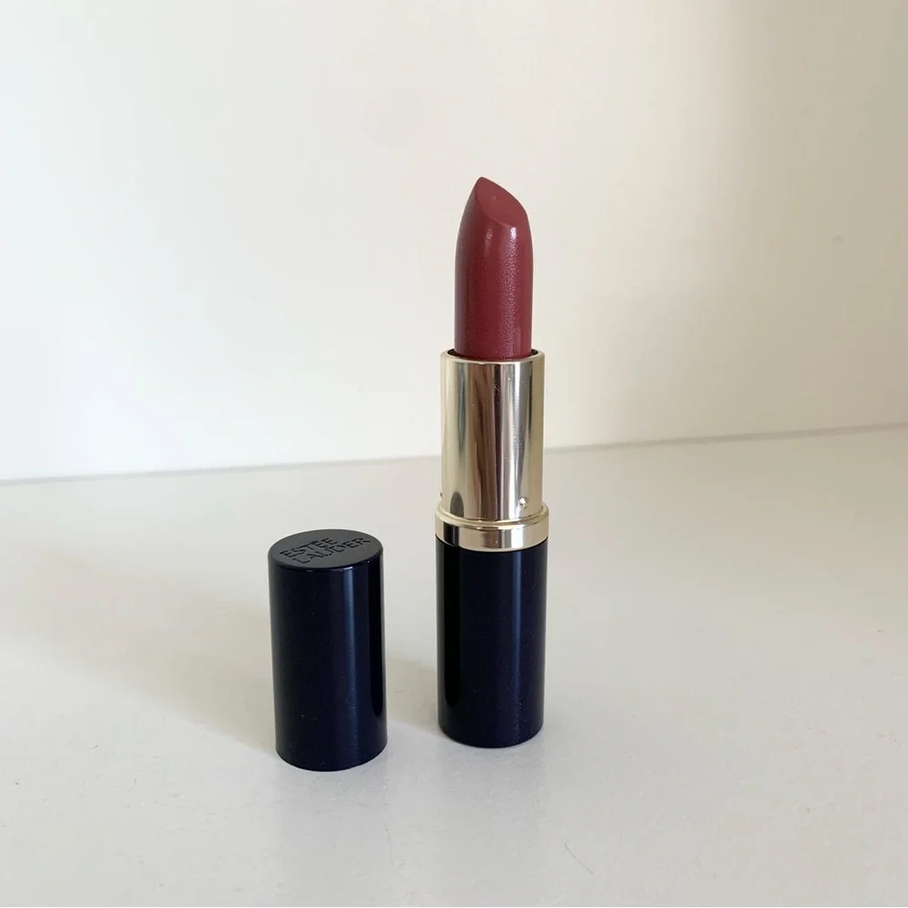 Hold New Estée Lauder mauve creme long lasting lipstick